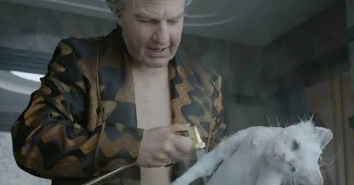 Taký hlúpy, drzý a starý ešte nebol. Tom Cruise už v novej úlohe nemá čas myslieť na krásu