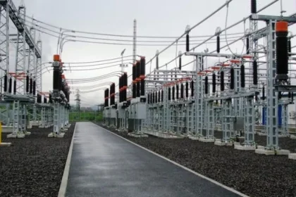 Tarify za elektrinu sa zmenia. Zvýhodnení budú odberatelia, ktorí menej zaťažujú sieť