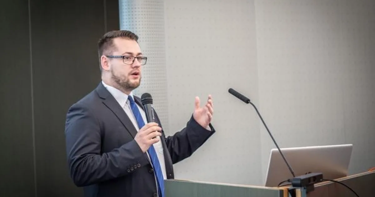 Ústavný právnik: Vláda je pri rozpočte ako dieťa, ktoré sa chytá horúcej pece