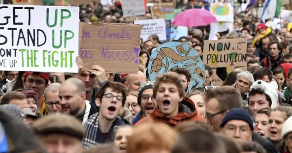 V Bruseli protestovali tisíce ľudí za dôraznejšiu klimatickú politiku