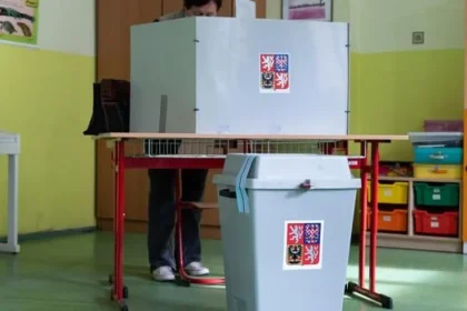 V Česku sa skončili komunálne a senátne voľby, sčítavajú hlasy