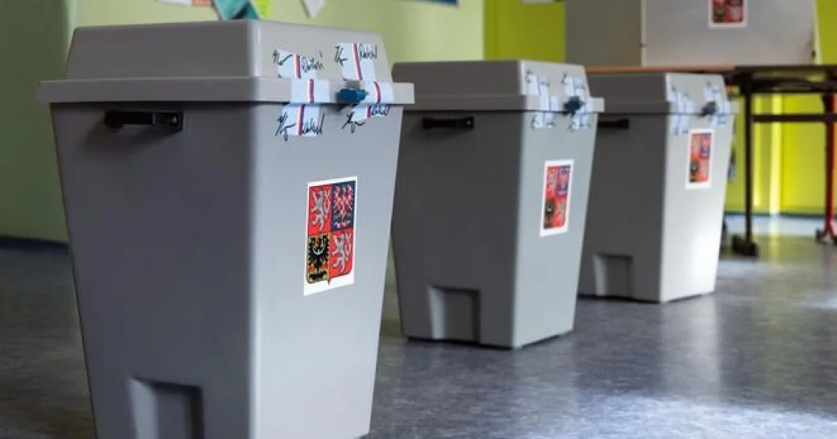 V Česku sa skončilo druhé kolo senátnych volieb, komisie sčítavajú hlasy