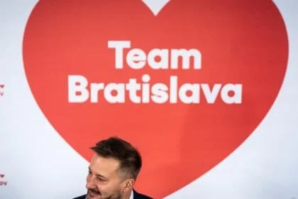 Vallo ovládol Karlovu Ves, Winkler opustil zastupiteľstvo. Z kritikov zostal iba Hrčka