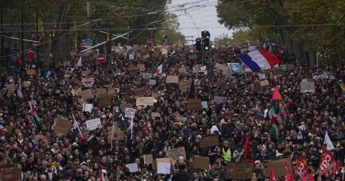 Vo Francúzsku protestovalo 800-tisíc ľudí