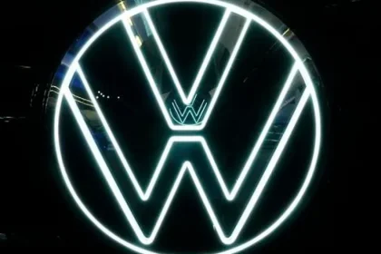 Volkswagen pozastavil vývoj plne elektrického Golfu