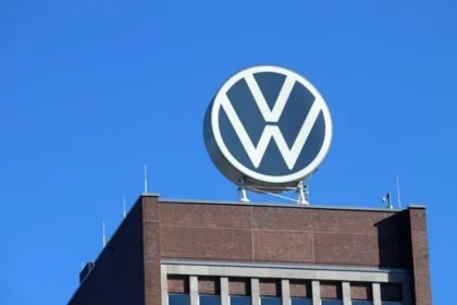 Volkswagen v treťom štvrťroku opäť s poklesom predaja