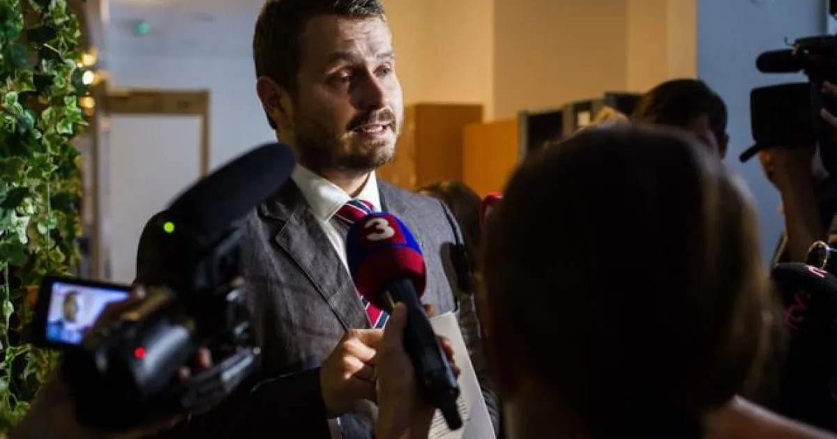 Vyhodili ho zo súdu za šafárenie, iný súd ho zamestnal. Kancelár Solej sa nestratil