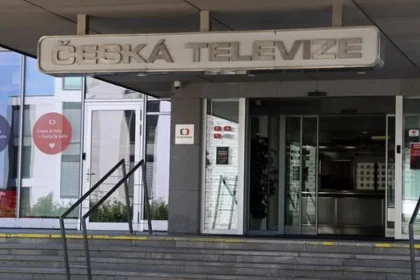 Zamestnanci českého rozhlasu a televízie štrajkujú proti zrušeniu koncesií