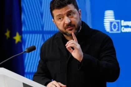 Zelenskyj hľadá pomoc mimo Bieleho domu. V kritike Trumpa brzdí, žiada ho Európa