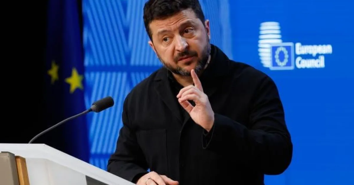 Zelenskyj hľadá pomoc mimo Bieleho domu. V kritike Trumpa brzdí, žiada ho Európa