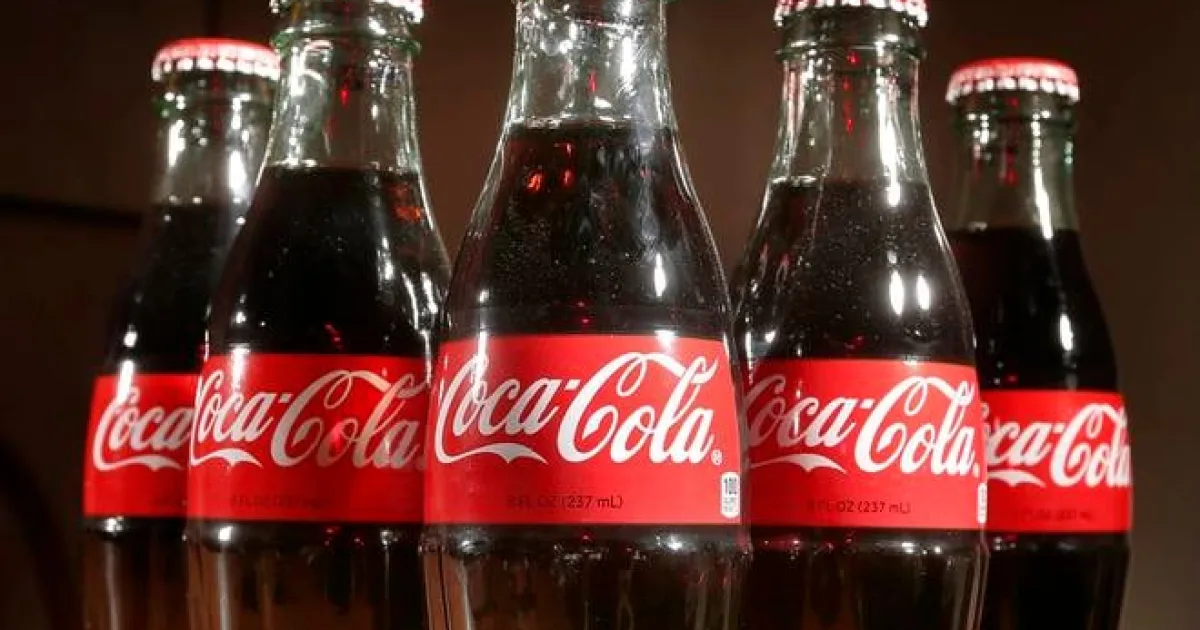 Zisk Coca-Coly v treťom kvartáli vzrástol, firma zlepšila celoročný výhľad