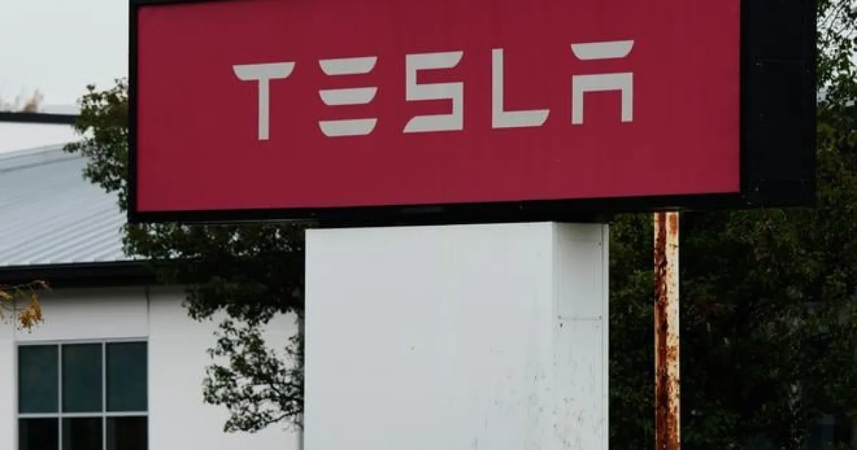 Zisk Tesly klesol, automobilka zvýšila investície