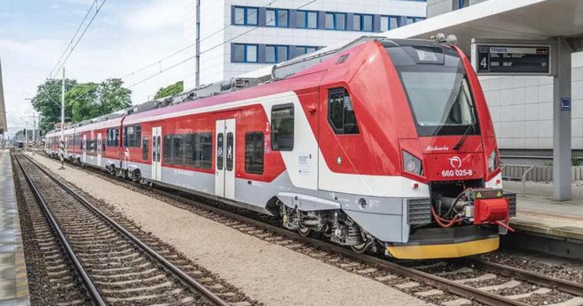 ZSSK pred letnými prázdninami a Sviatkom všetkých svätých nasadí maximálny počet vozňov